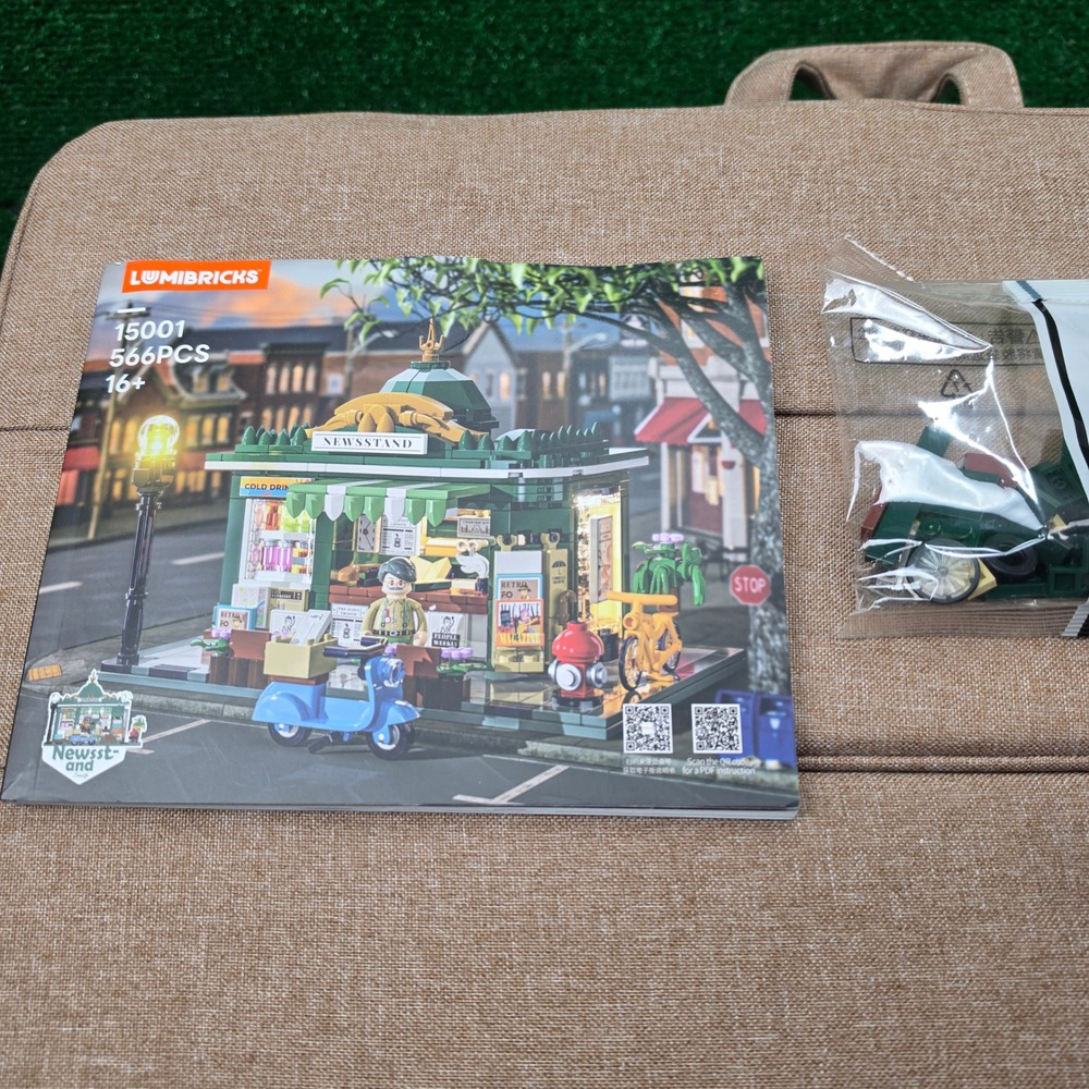 Lumibricks 15001 Retro Newsstand Building Blocks Set - Picture 5 of 9